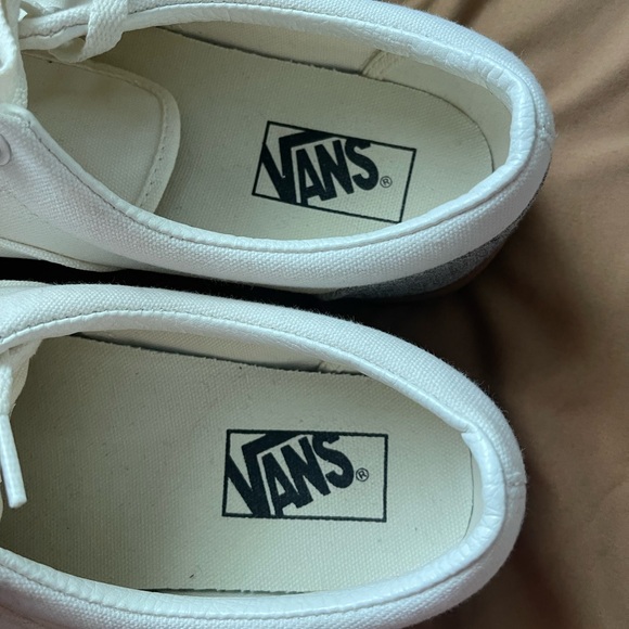 Vans Streetwear Canvas Sneakers W/ Brown Gum Soles Sz 8(M) 9.5 (W) UNISEX - Picture 4 of 6